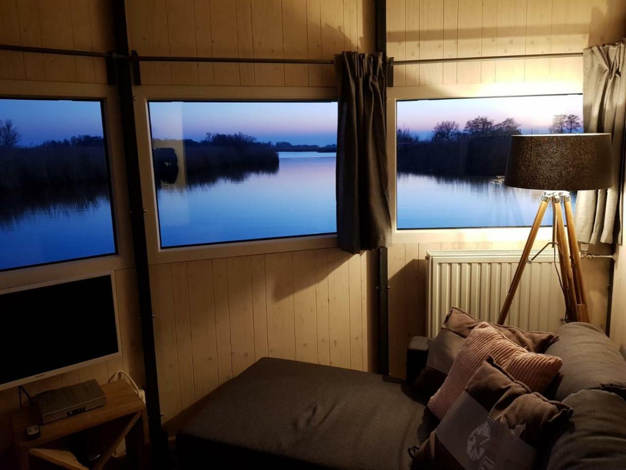 Dobberhuisje Nieuwkoop Buitenkant foto