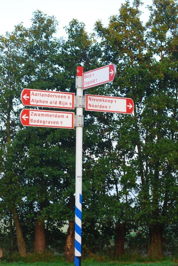 Dobberhuisje Nieuwkoop Buitenkant foto